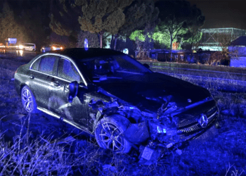 Milas – İzmir yolunda  iki otomobil çarpıştı  8 yaralı