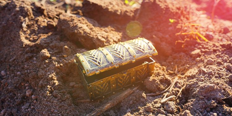 Ülkenin farklı yerlerine 5 hazine sandığı sakladı: Bulan köşeyi dönecek