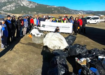 Sulak alanı çöplüğe çevirmişler 10 ton atık toplandı