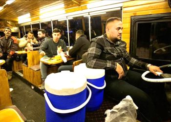 Mobil kebapçı açıldı: Hem yediriyor hem gezdiriyor