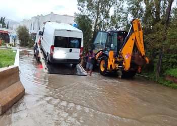 Belediye Ekiplerinin Yağmur Mesaisi Devam Ediyor