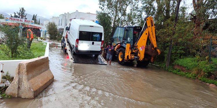 Belediye Ekiplerinin Yağmur Mesaisi Devam Ediyor