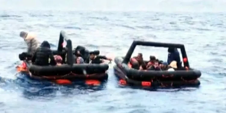 Yunanistan’ın can salları içinde Türk sularına iteklediği 37 göçmen kurtarıldı