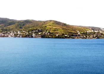 Türbükü’nde deniz manzaralı 6 parsel arsa satılık