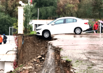 Bodrum’da sağanak felakete yol açıyordu, lüks sitenin istinad duvarı çöktü