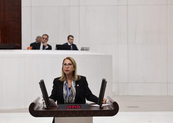 Derici “Film veya Dizi Çekmiyorsunuz, Ciddi Olun!”