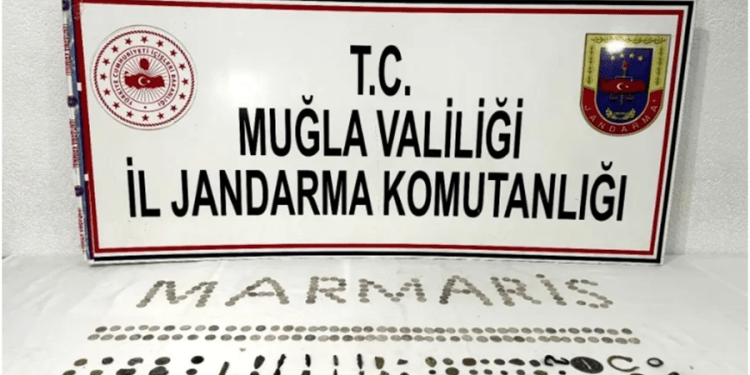 Ticari takside 307 adet tarihi eser ile yakalanan 4 kişi gözaltına alındı