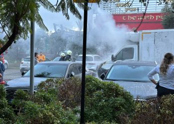 AVM Otoparkında Araçta Çıkan Yangın Korkuttu