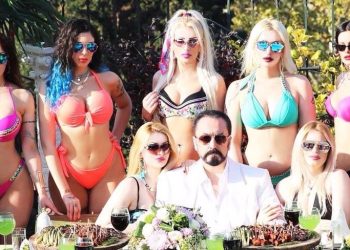 Adnan Oktar duruşmasında kediciklerden övgü: ‘Kombininiz çok güzel maşallah’