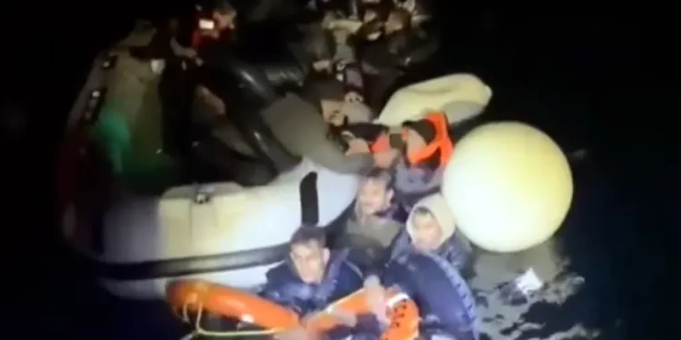 Ege’de can pazarı, sahil güvenlik göçmenleri denizden topladı. o anlar saniye saniye görüntülendi