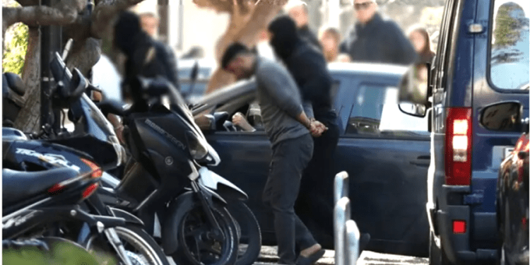 Yunanistan suç örgütü üyesi 10 Türk vatandaşını sınır dışı edecek