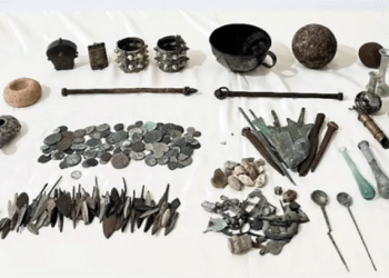 Akyarlarda tarihi eserleri jandarmaya satarken yakalandı