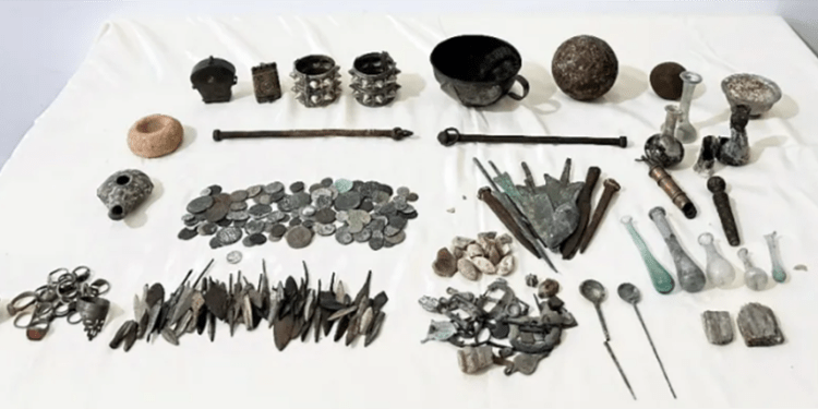 Akyarlarda tarihi eserleri jandarmaya satarken yakalandı