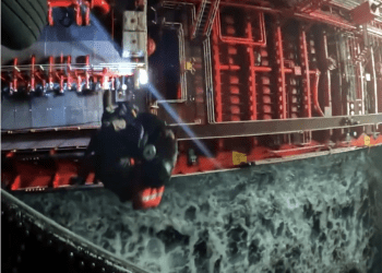 Akdeniz’in ortasında Türk denizciyi kurtarmak için gece yarısı nefes kesen operasyon yaptılar