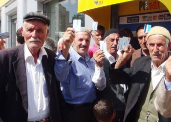 Emeklinin gözü Meclis’te: En erken şubatta yasalaşacak, maaş farkı hesaba yatacak