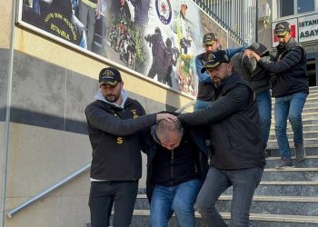 Ünlü iş insanı Fikret Öztürk’ün villasını soyan hırsızlar yakalandı