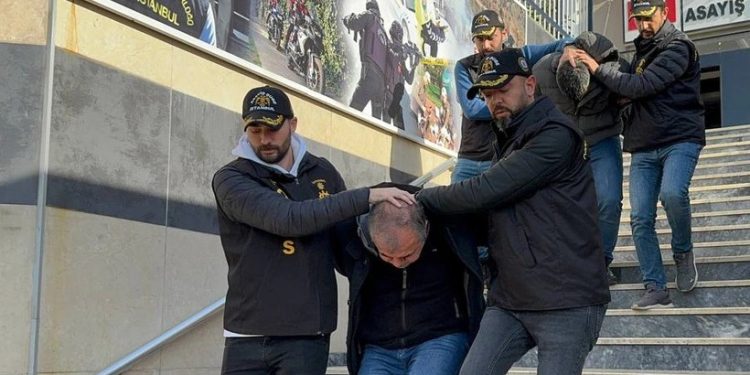 Ünlü iş insanı Fikret Öztürk’ün villasını soyan hırsızlar yakalandı