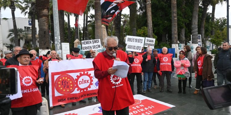“Bıçak Kemiğe Dayandı” diyen Bodrumlu Emekliler Meydanlara Çıktı