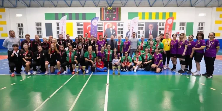 Muğla Veteran Kadınlar Hentbol Takımı Kendi İmkanlarıyla Şampiyon Oldu