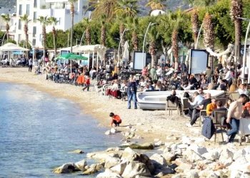 Ocak ayında güneş ve deniz keyfi yaptılar