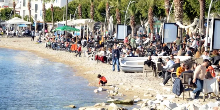 Ocak ayında güneş ve deniz keyfi yaptılar