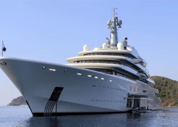 Rus milyarderin 160 metrelik yatı 3 yıldır Marmaris’te