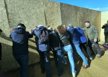 Turgutreis liman şantiyesinde ortalık karıştı, bariyerler yıkıldı, vatandaş şantiyeye girmeye çalıştı