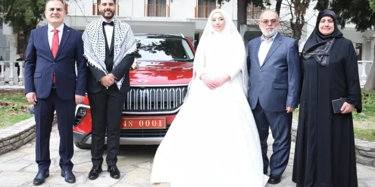 Valilik makam aracı, Filistinli çiftin düğün arabası oldu