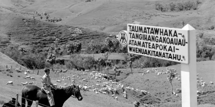 Dünyanın en uzun ismi yine dünyanın en ucunda, bir kez de söyleyebilen çıkmadı