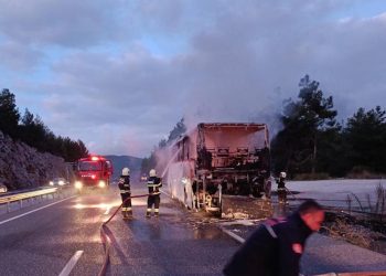 Sakar’daki otobüs yangını kontrol altına alındı
