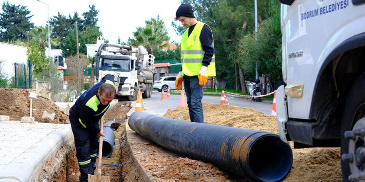 Yağmur Suyu Hattı Çalışmaları Devam Ediyor