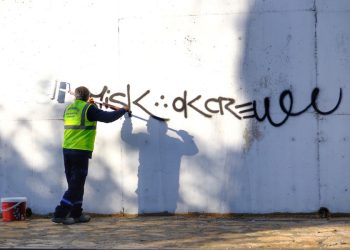Belediye, Görüntü Kirliliği Oluşturan Yazıları Temizliyor