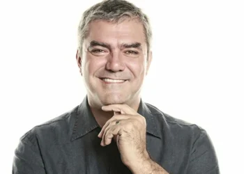 Gazeteci Yazar Yılmaz Özdil Kalp Krizi Geçirerek Hastaneye Kaldırıldı