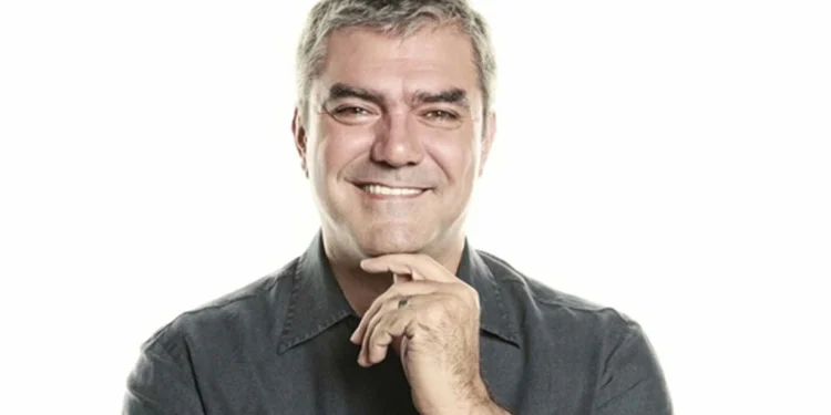 Gazeteci Yazar Yılmaz Özdil Kalp Krizi Geçirerek Hastaneye Kaldırıldı