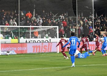 Sporcular hem rakiple, hemde soğukla mücadele etti