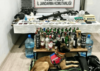 Turistik ilçede uyuşturucu operasyonu, 3 gözaltı