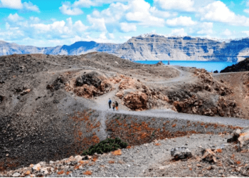Ege’deki turistik ada beşik gibi…