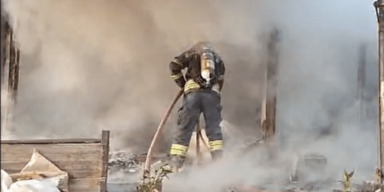 Kızılağaç’ta odun sobası evi yaktı, 1 yaralı