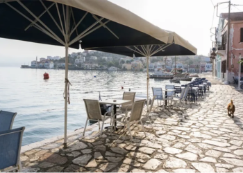 Turistik ada sahilinde çökmeler tespit edildi, olağanüstü hal ilan edildi