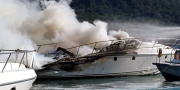 Motor yat alev alev yandı