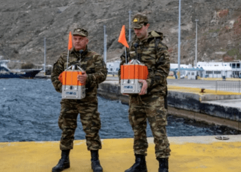 Depremlerin sarstığı Santorini’de, acil tahliye limanı kuruluyor