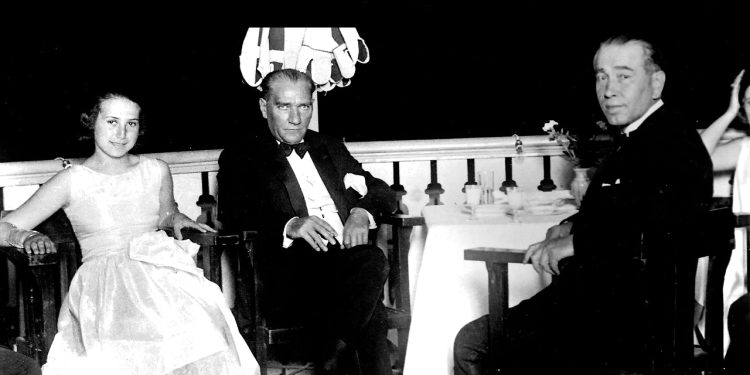 Müzeyyen Senar’ın kızı Feraye “Tarihi hatayı” düzeltti