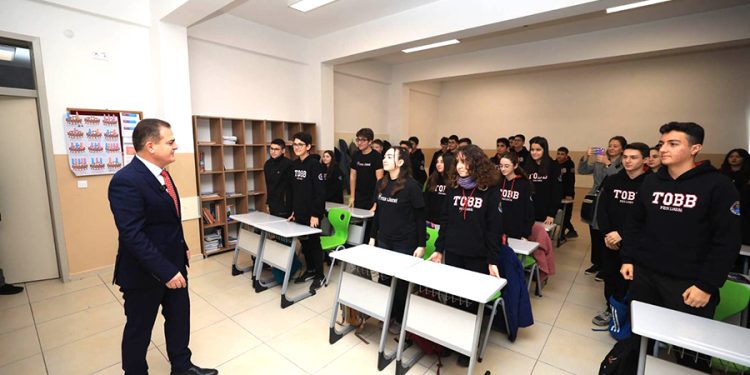 Yeni Dönemin İlk Dersini, Vali Akbıyık Verdi