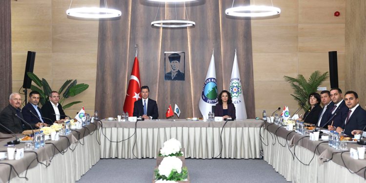 Ege Denizi Depremleri Sonrası 5 Büyükşehir Başkanı Bir Araya Geliyor