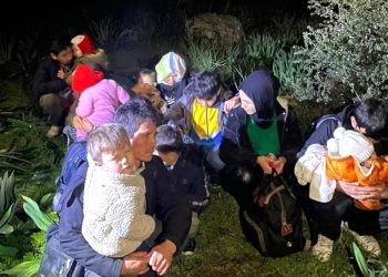 Göçmenlere fırtına engeli ormanda yakalandılar