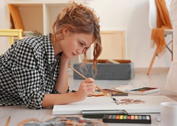 Yaratıcılığınızı Konuşturun: Evde Deneyebileceğiniz 10 Hobi