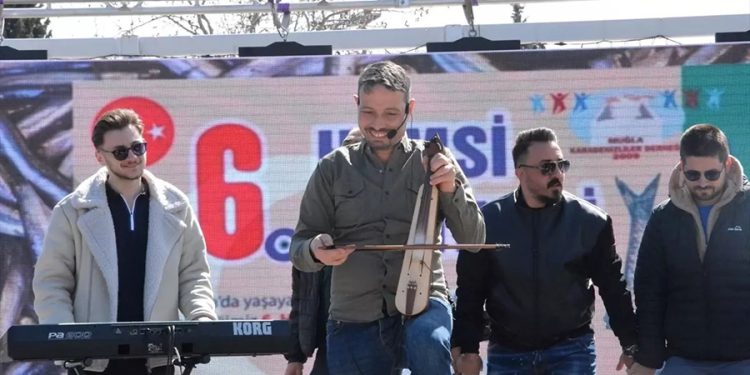 Muğla Hamsi Festivali’nden Renkli Görüntüler: 5 Ton Hamsi Dağıtıldı