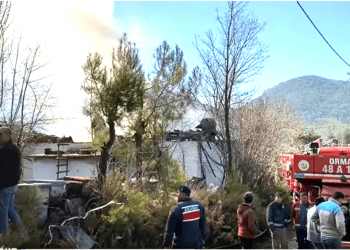 Odun sobası evi yaktı yaşlı çift hayatını kaybetti