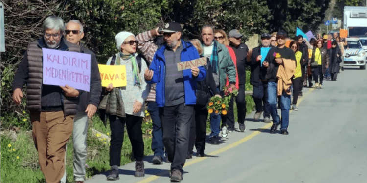 Bodrum’da yolsuzluk ve kaldırımsızlık eylemi vardı
