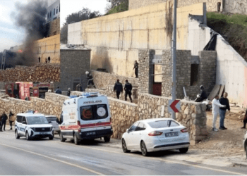 İzolasyon yaparken yangın çıkardılar mahalle ayağa kalktı